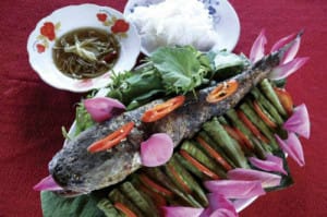 ca-loc-nuong-trui-cuon-la-sen