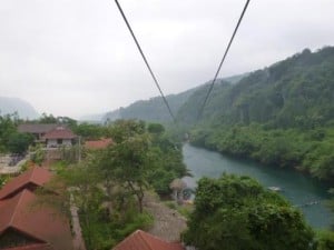 phong nha ke bang co gi choi tro zipline song chay