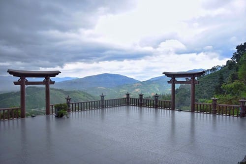 Đường lên 'cổng trời' Linh Quy Pháp Ấn trong MV Lạc Trôi Linh Quy Pháp Ấn