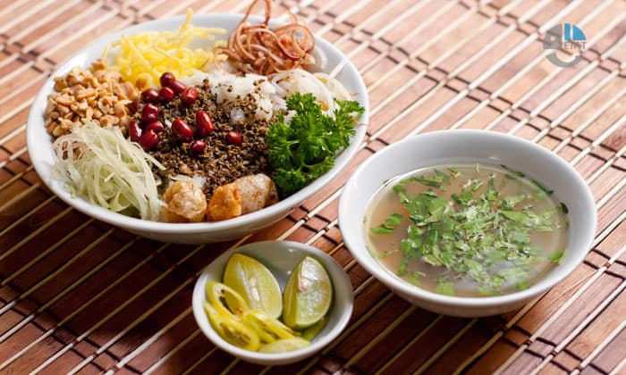 Khám phá Huế bằng xe máy 
