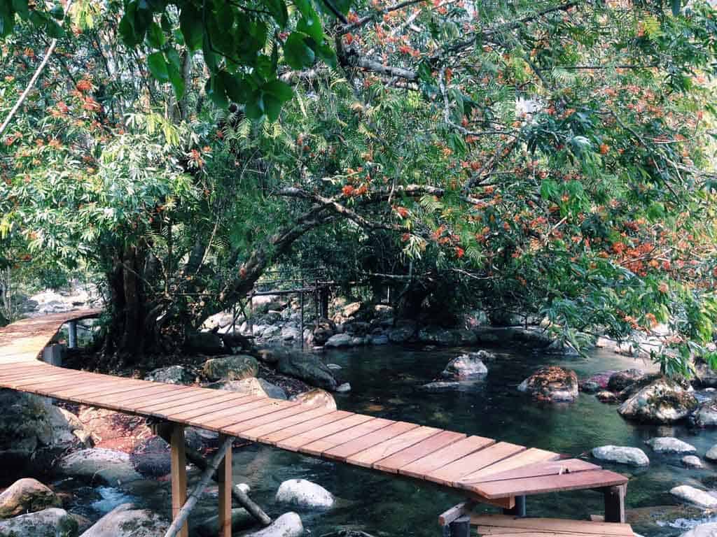 Suối Nước Moọc Du lịch Quảng Bình