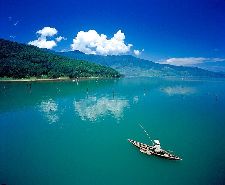 Chân Mây Biển Lăng Cô du lịch Huế