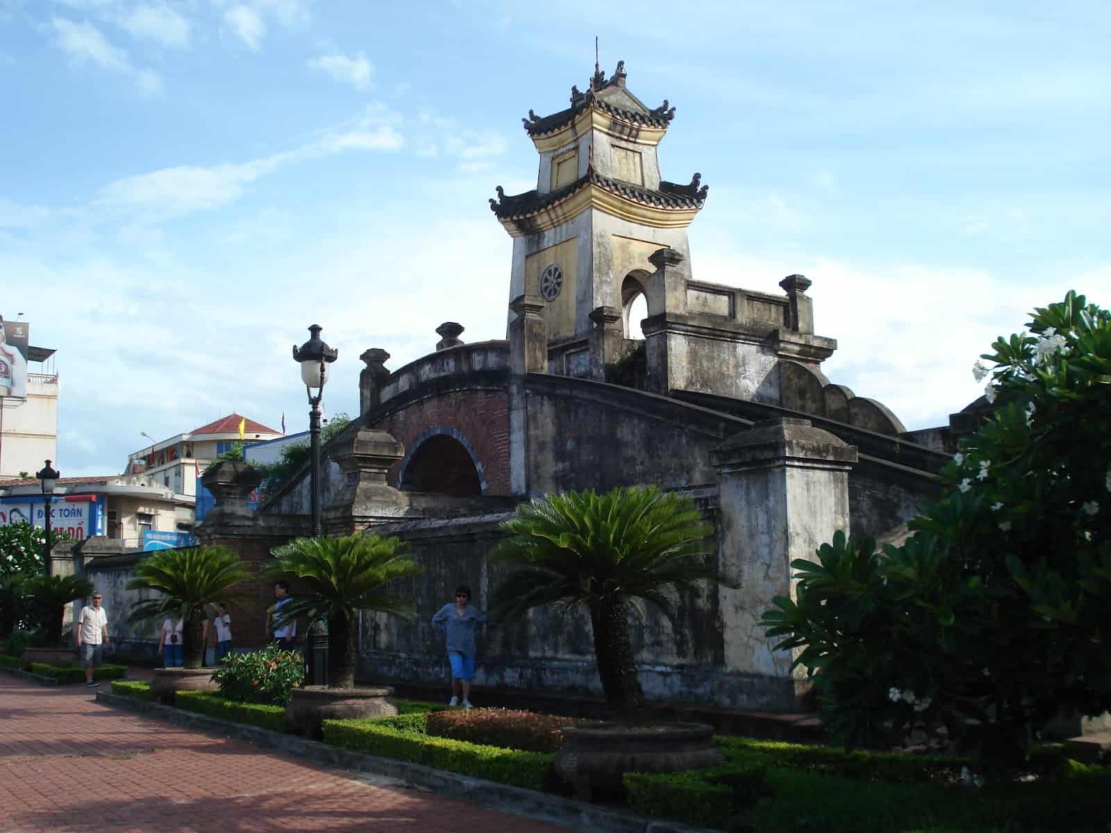 Quảng Bình Quan là mot danh lam thang canh o quang binh