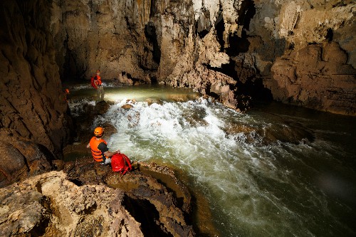 Hang Tú Làn Du lịch Quảng Bình