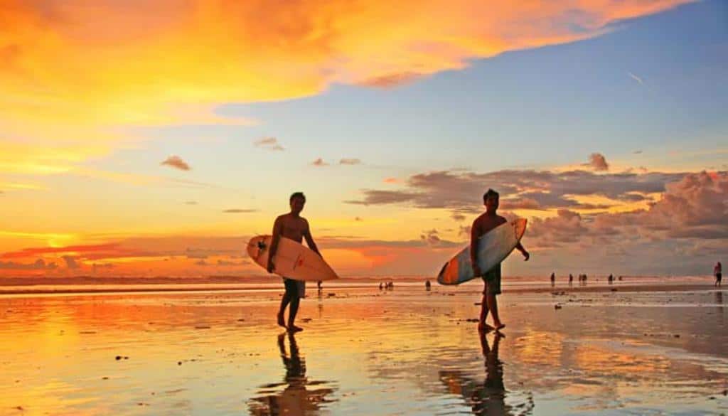Bãi biển Kuta kinh nghiệm du lịch Bali Indonesia