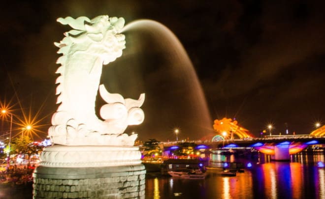 Cá chép hóa rồng Sông Hàn du lịch Đà Nẵng