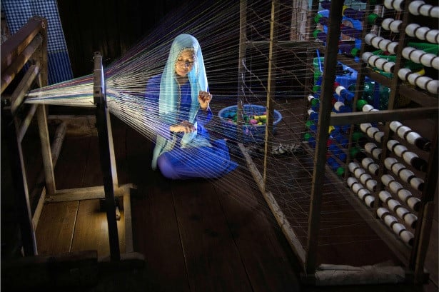 Dệt vải thổ cẩm của dân tộc Chăm