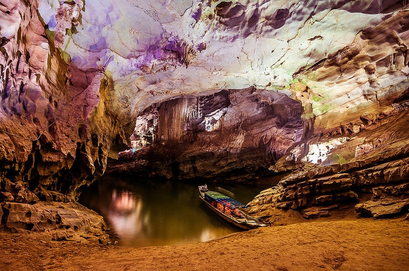 Tour du lịch Huế - Phong nha kẻ bàng Tour du lịch Huế - Phong nha kẻ bàng