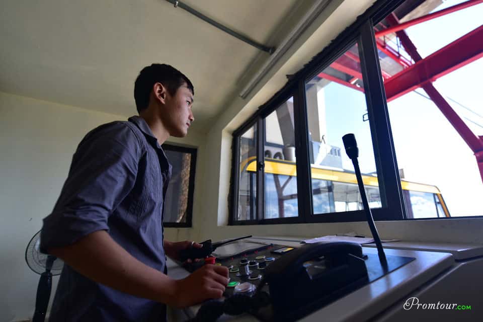 Đi cáp treo ở Hạ Long ngắm cảnh