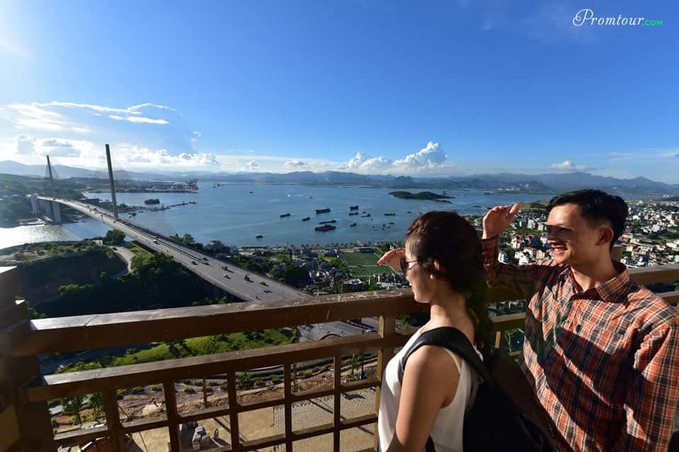 Đi cáp treo ở Hạ Long ngắm cảnh