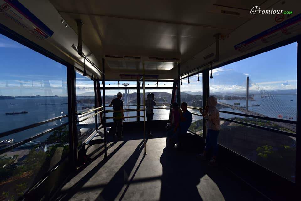 Đi cáp treo ở Hạ Long ngắm cảnh