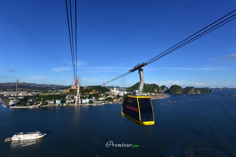 Đi cáp treo ở Hạ Long ngắm cảnh