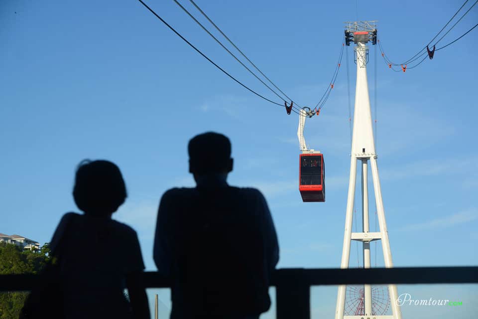 Đi cáp treo ở Hạ Long ngắm cảnh