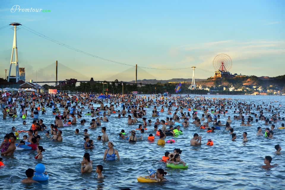 Đi cáp treo ở Hạ Long ngắm cảnh