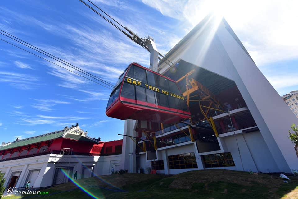 Đi cáp treo ở Hạ Long ngắm cảnh