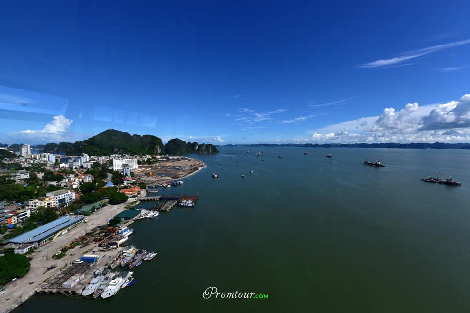 Đi cáp treo ở Hạ Long ngắm cảnh