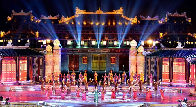 địa điểm du lịch 30 4 nên đi đâu, festival huế