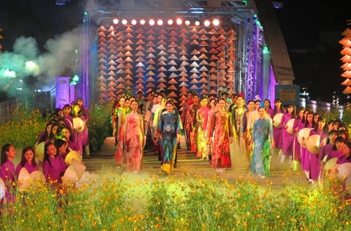 địa điểm du lịch 30 4 nên đi đâu, festival huế