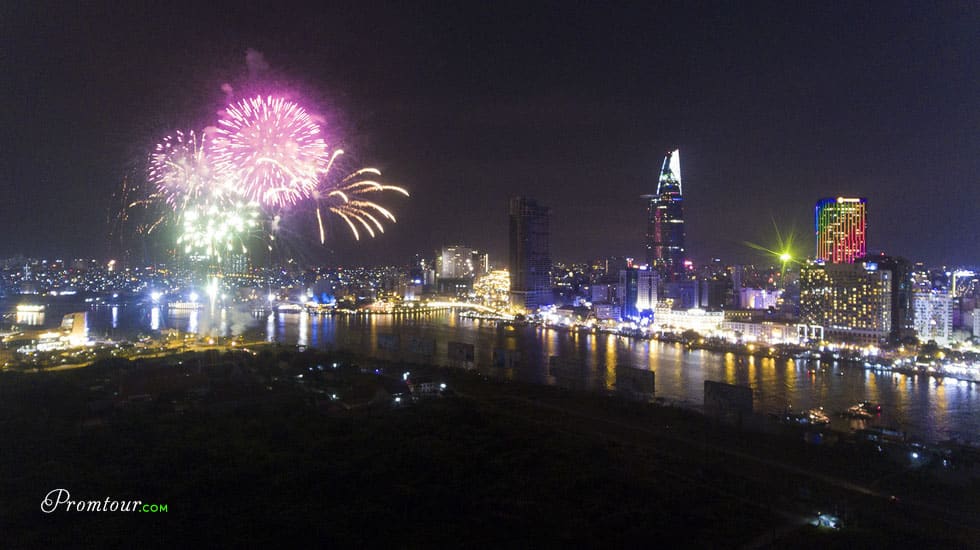 địa điểm du lịch 30 4 nên đi đâu, bắn pháo hoa sài gòn