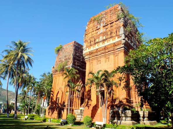 Du lịch Quy Nhơn dịp 30/4, Tháp Chăm
