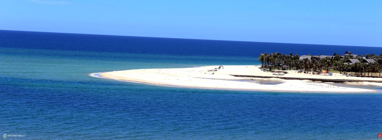 Bãi biển Nhật Lệ