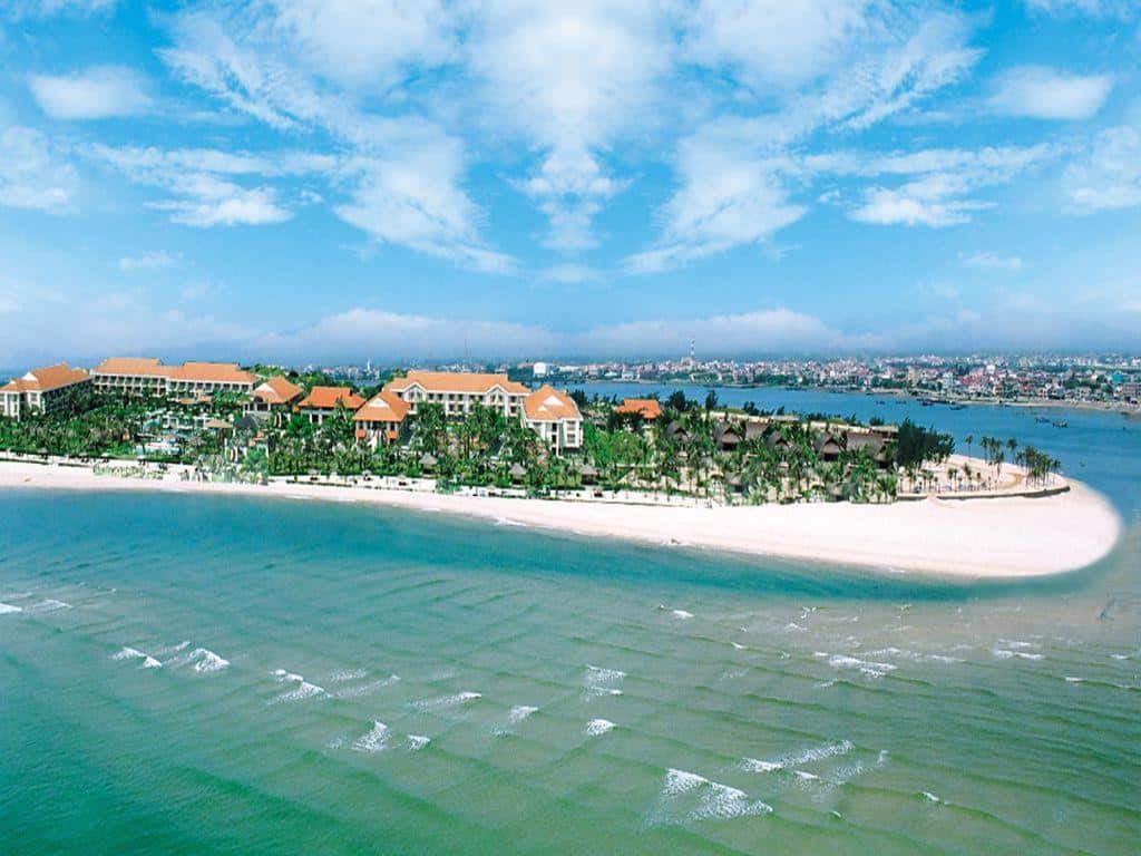 Bãi biển Nhật Lệ