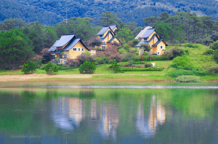 Hồ Tuyền Lâm là một hồ nước ngọt thuộc thành phố Đà Lạt tỉnh Lâm Đồng. Nằm cách trung tâm thành phố Đà Lạt 7km và cách thác Datanla 2km.