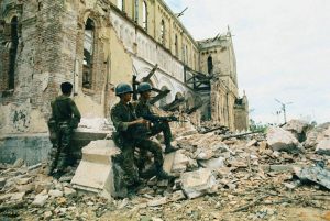 Đức Mẹ La Vang đã bị hủy hoại do chiến tranh