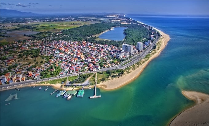 biển nhật lệ đồng hới nhìn từ trên cao