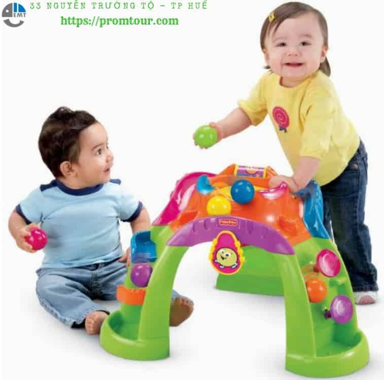 Cần mang theo đồ chơi cho bé
