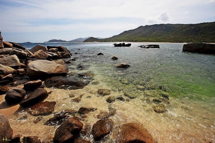 lan nuoc mat duoi chan hang rai