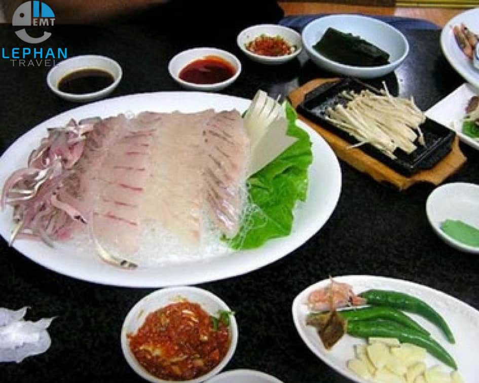 Gỏi cá chình.