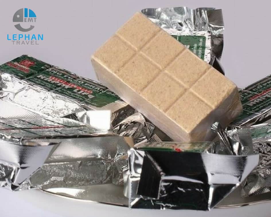 Bạn nên đem theo một ít đồ vặt để bổ sung năng lượng cho chuyến đi nhé