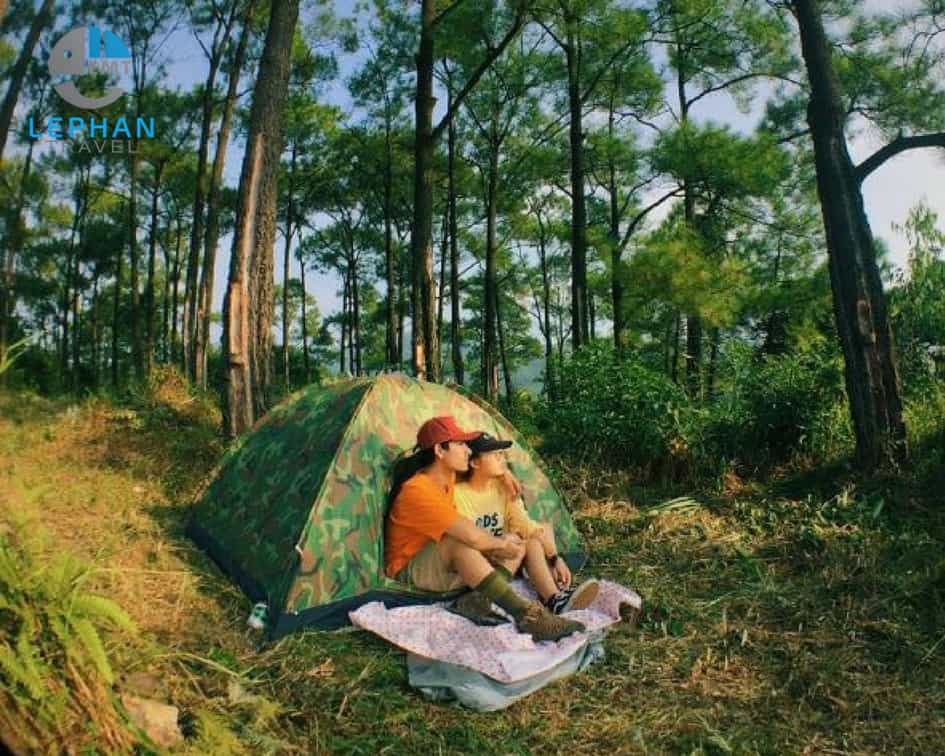 Nếu muốn thử cảm giác ngủ ngoài rừng Bạch Mã thì các bạn có thể sử dụng lều trại nhé