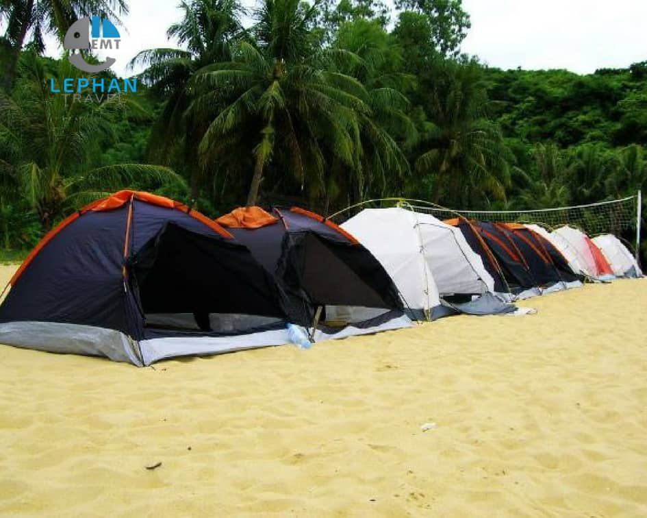 Sử dụng lều trại cá nhân để nghỉ ngơi trên cát