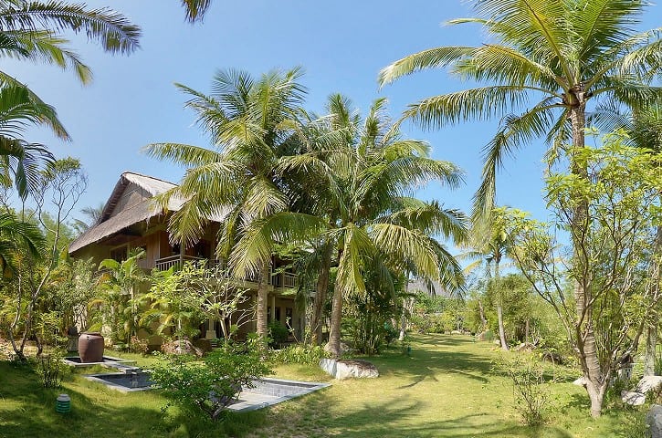 phong Bungalow huong ho boi tai sun spa resort quang binh
