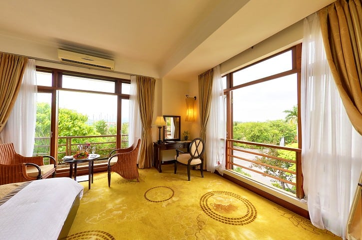phong Deluxe Suite huong vuon tai sun spa resort quang binh
