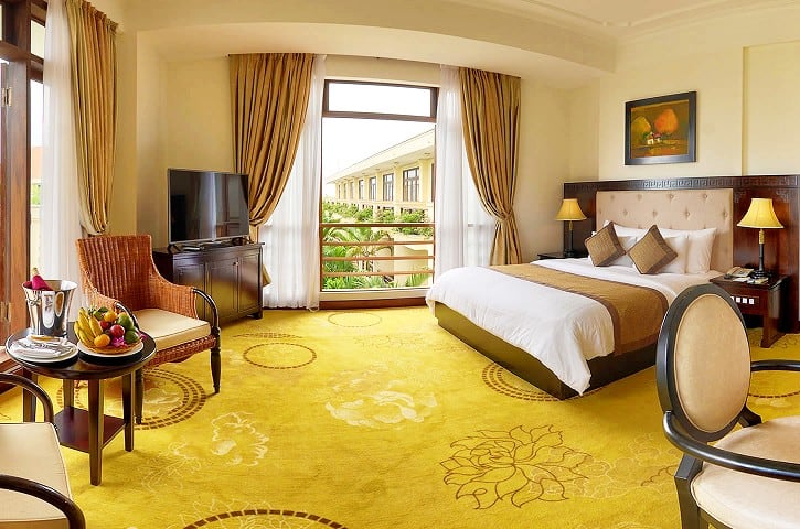 phong Each Ocean Suite huong ho boi tai sun spa resort quang binh