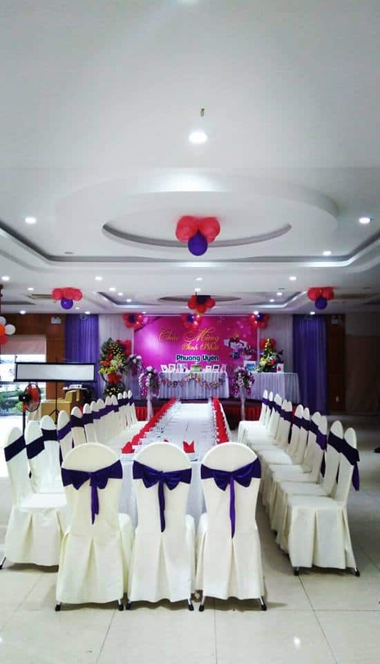 phong hop tai khach san huu nghi dong hoi