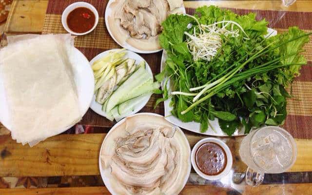 quan banh trang cuon thit heo o quan ho quang binh
