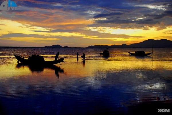 Tour giá sốc <br data-eio=