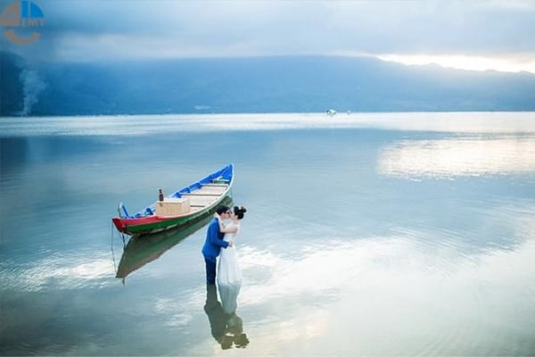 Tour giá sốc <br data-eio=