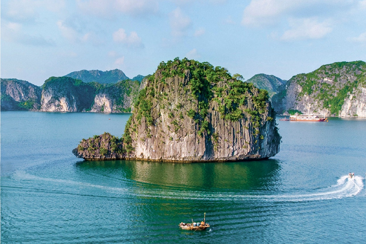 Cẩm nang du lịch Hạ Long: 5 điều cần biết trước khi đặt chân đến kỳ quan thiên nhiên thế giới